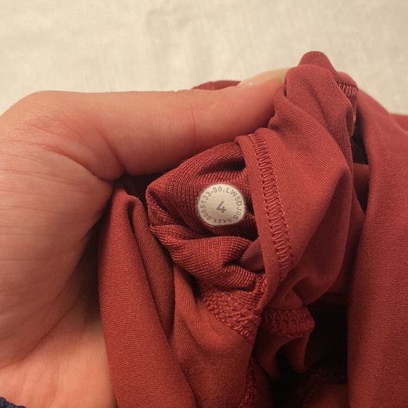 LIKE NEW lululemon Wunder Train Hr 28” Mulled Wine Size 4 - Picture 6 of 6
